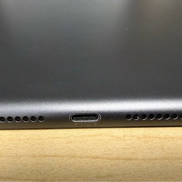 Apple iPad 9th Gen 64GB - Space Gray Black iOS 18.6.2 includes New Case! - Picture 11 of 12